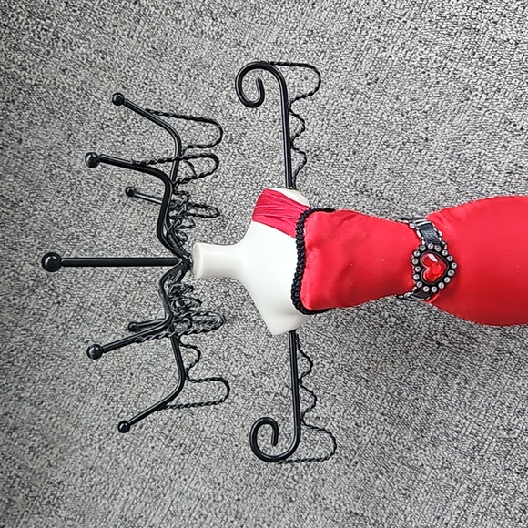 Jewelry stand. Red dress mannequin - Picture 4 of 7